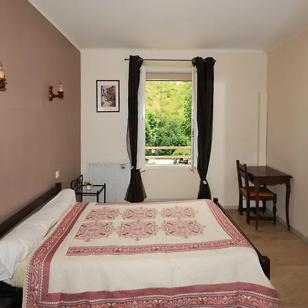 Hotel Des Bateliers 2*